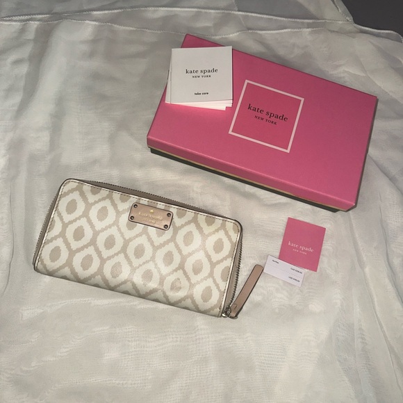 Kate Spade wallet - Picture 2 of 8